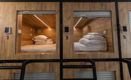 Expo capsule Hostel - Tap to explore photos