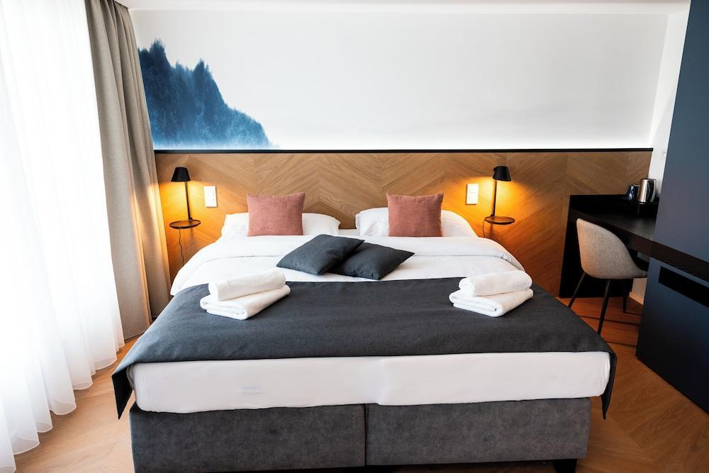 Botel Marina Room Type - Deluxe Double Room, River View