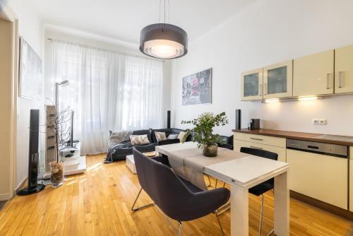 Spacious 3BR Apartment in Lesser Town by EasyBNB Premium - Tap to explore photos
