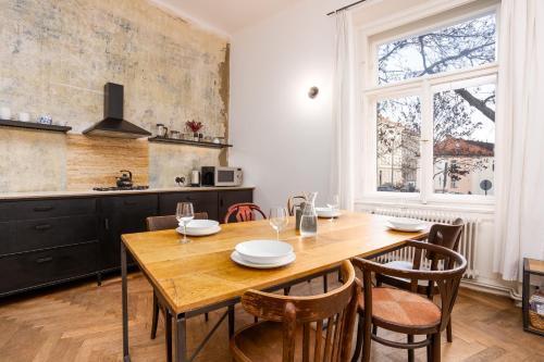 Prague Days - Family-friendly Apartment with Smart TV in quiet Vinohrady