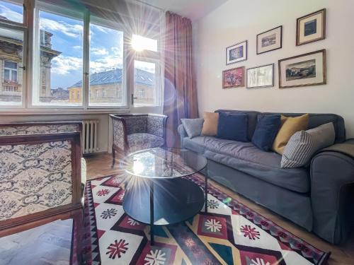 TurnKey I Vintage Terrace Apartment - Tap to explore photos