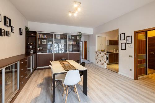 Nice big apartment 2bds - Belgicka - Tap to explore photos