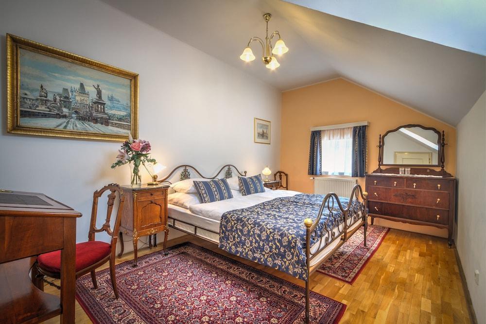 Red Lion Room Type - Family Room