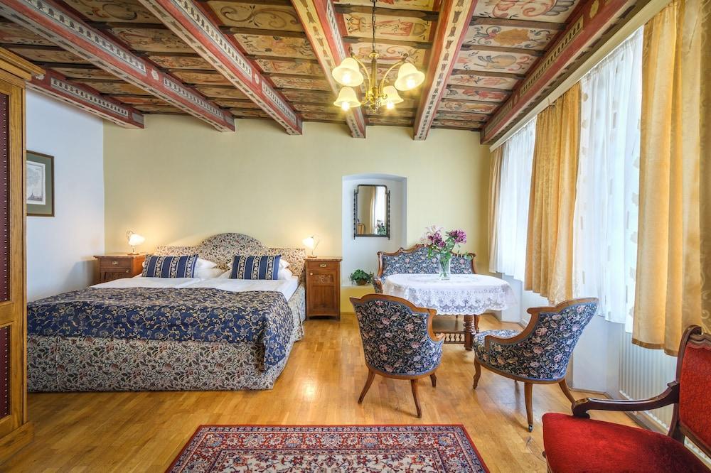 Red Lion Room Type - Deluxe Double Room