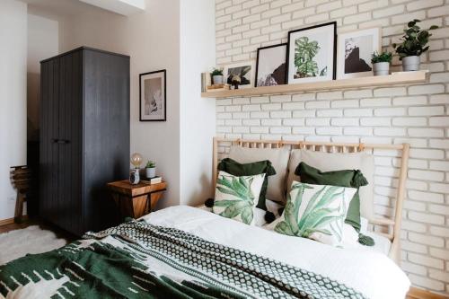 Loft apartment with balcony in centre - Tap to explore photos