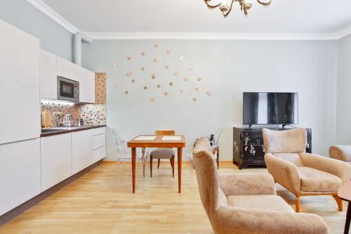 Newly opened, designer OPERA Apartment Room Type - One-Bedroom Apartment Newly opened, designer OPERA Apartment Room Type - One-Bedroom Apartment