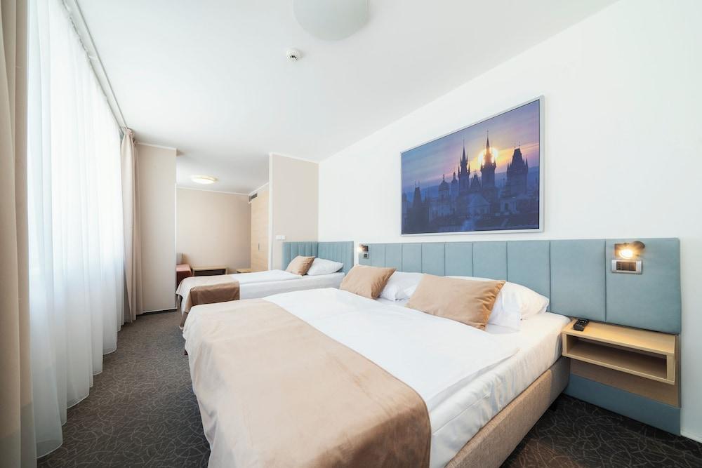 Hotel Ehrlich Prague - Tap to explore photos