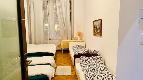 Hotel Apartment in Prague 2 Square - Tap to explore photos