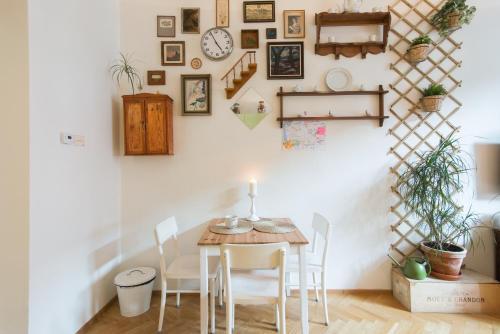 Victoria Design Stays - Apartment Slavojova - Tap to explore photos