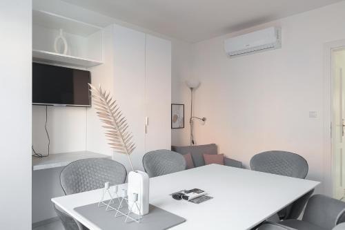 Skolska Winter Terrace apartment - Tap to explore photos