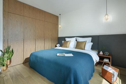 basePLUS-Shanghai Binjiang Serviced Apartment - Tap to explore photos
