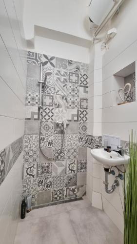Finnem Rentals Florenc - Tap to explore photos