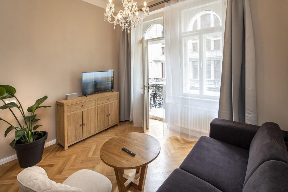 Apart Hotel Zborovska Room Type - Family Apartment, 2 Bedrooms