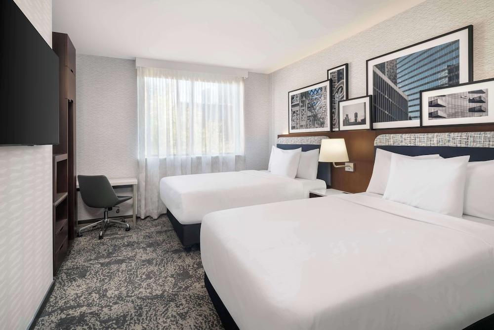 DoubleTree by Hilton Long Island City, NY Room Type - 2 DOUBLE BEDS