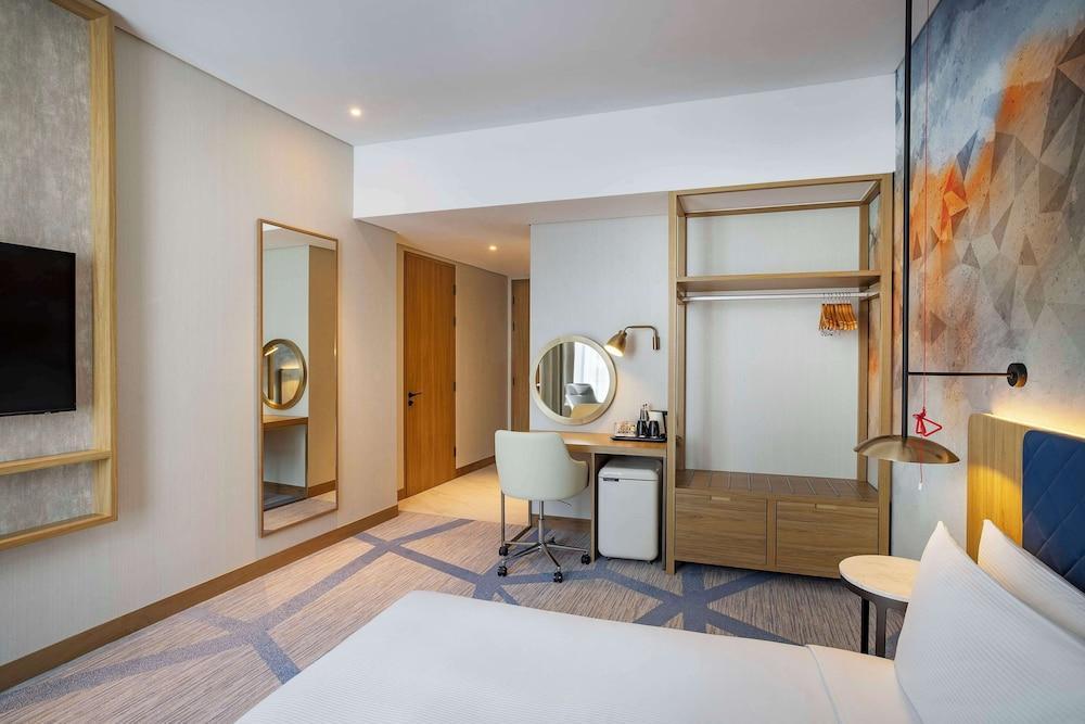Hilton Garden Inn Dubai Business Bay - Tap to explore photos