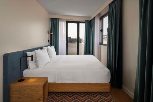 Hampton by Hilton Istanbul Sirkeci Room Type - Queen Room with Sofa Bed - Smoking Hampton by Hilton Istanbul Sirkeci Room Type - Queen Room with Sofa Bed - Smoking