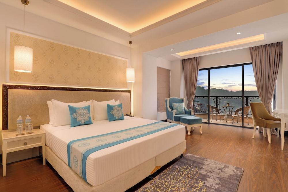 Lemon Tree Premier Buddhanilkantha Room Type - Premier Room