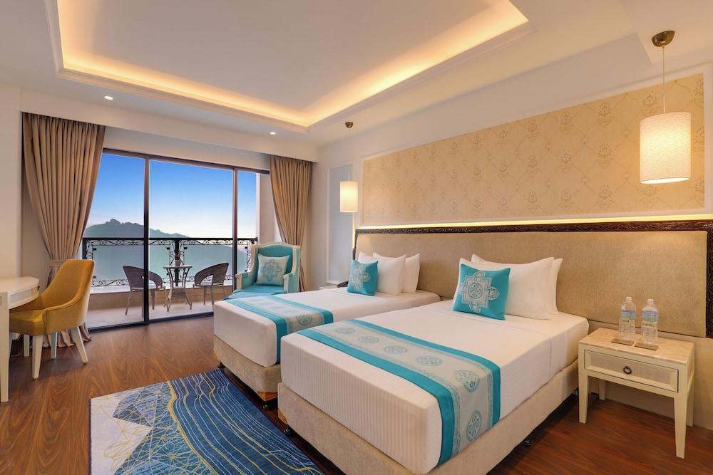Lemon Tree Premier Buddhanilkantha Room Type - Deluxe Twin Room