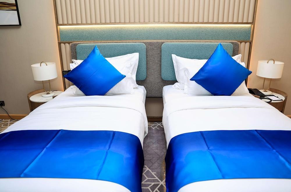 Best Western Premier M Four Hotel Room Type - Superior Room, 2 Twin Beds, Smoking (Larger Room)
