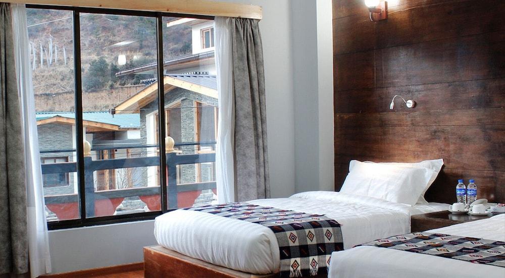 GAWALING HOTEL Room Type - Double Room, 1 Double Bed, Balcony, Mountain View