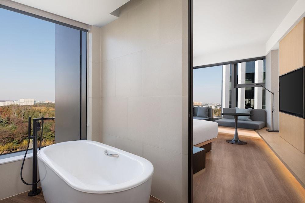 Fairfield by Marriott Shanghai Lingang Special Area - Tap to explore photos