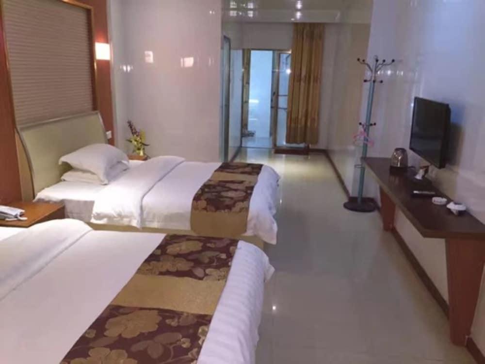 Conghua Jingxiuwenquan Hotel - Tap to explore photos