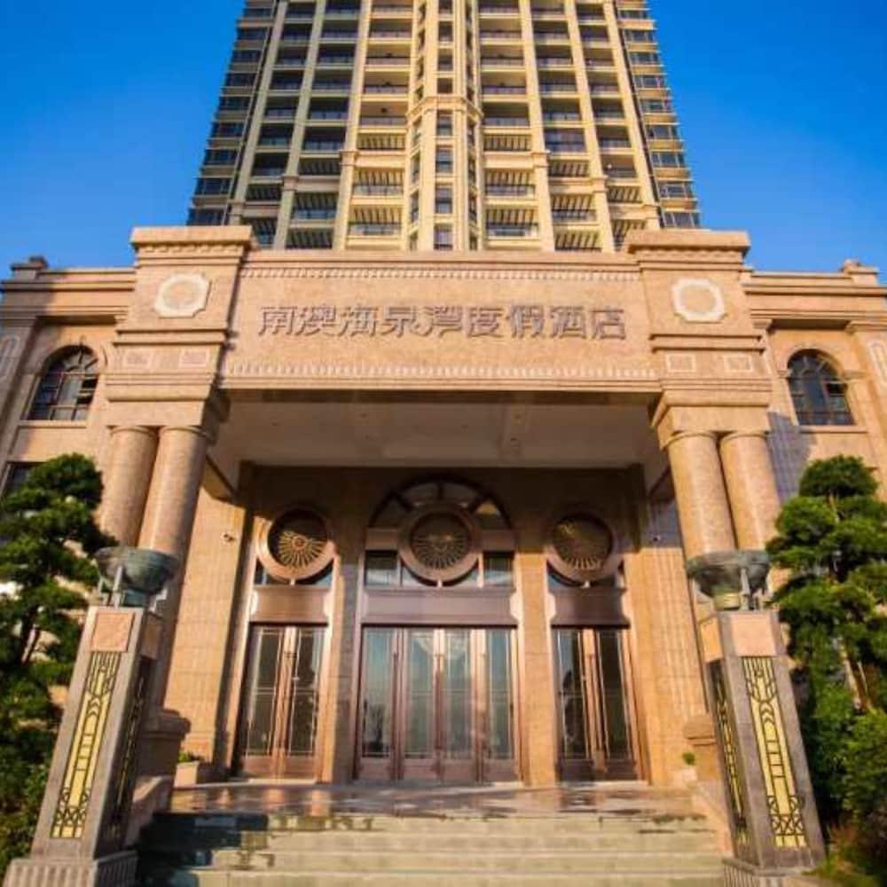 Hai Quan Wan Hotel - Tap to explore photos