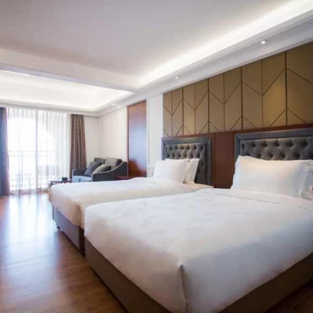 Hai Quan Wan Hotel - Tap to explore photos