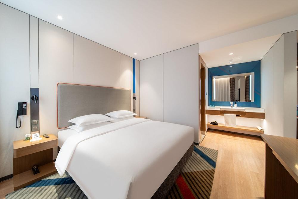 Holiday Inn Express Shanghai Pujiang Lianhang Road by IHG - Tap to explore photos