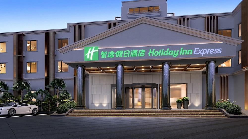 Holiday Inn Express Shanghai Pujiang Lianhang Road by IHG - Tap to explore photos