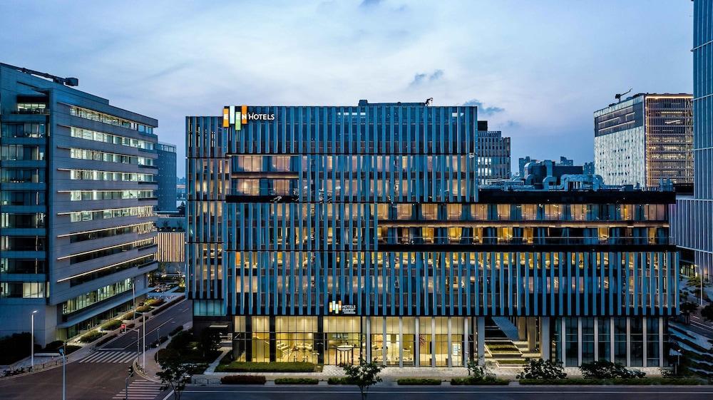 EVEN Hotel Shanghai Expo by IHG - Tap to explore photos