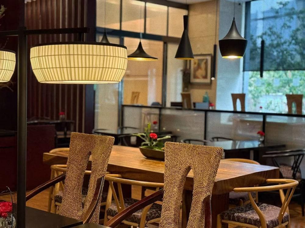 SSAW Boutique Hotel Shanghai Hongkou - Tap to explore photos