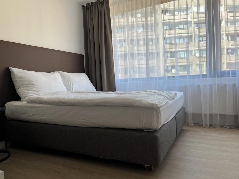 Post 120 Suites Room Type - Triple Room
