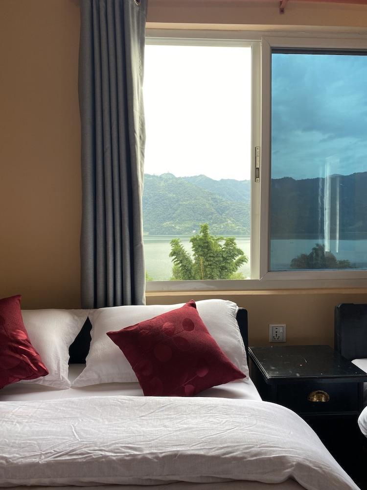 The eagle Zone Room Type - Family Triple Room, Lake View
