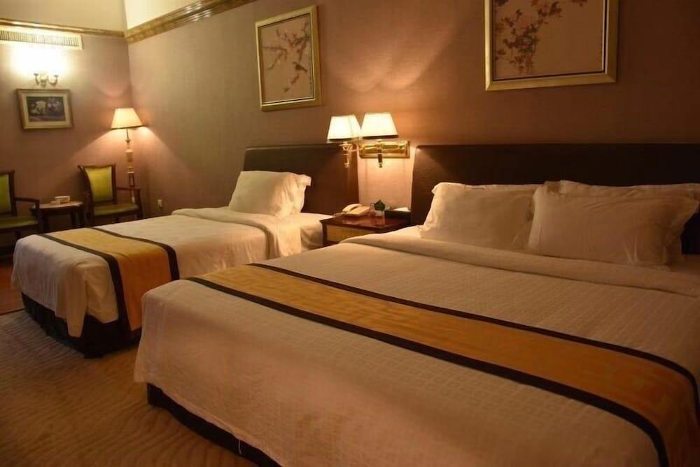 Guangzhou Lijiang Mingzhu Hotel - Tap to explore photos