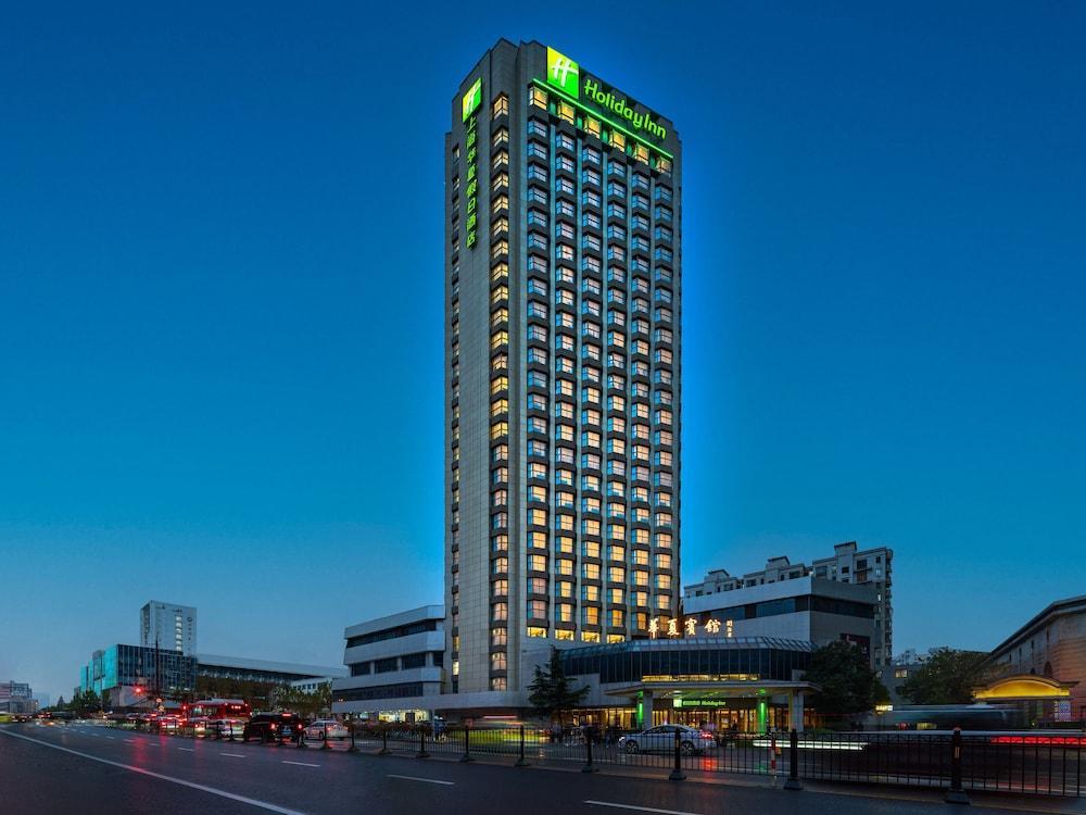 Holiday Inn Shanghai Huaxia by IHG - Tap to explore photos