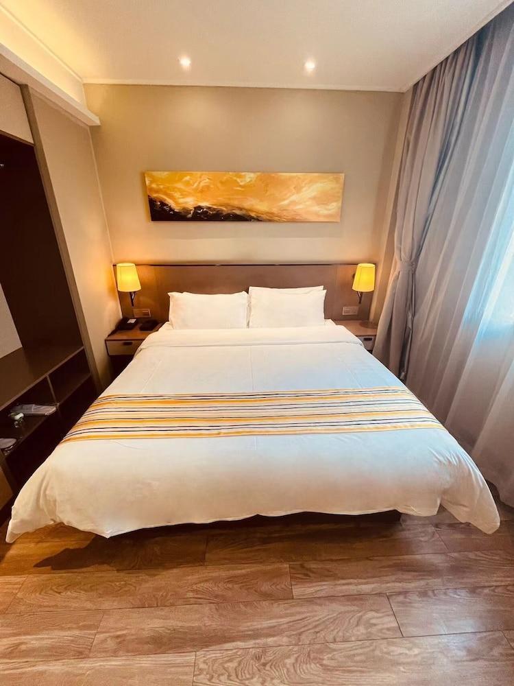 Home Inns Collection Hotel Room Type - Classic Double Room, 1 Queen Bed