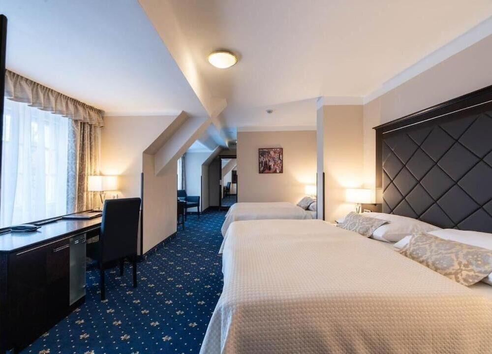 Pytloun Old Armoury Hotel Prague Room Type - Deluxe Quadruple Room Pytloun Old Armoury Hotel Prague Room Type - Deluxe Quadruple Room