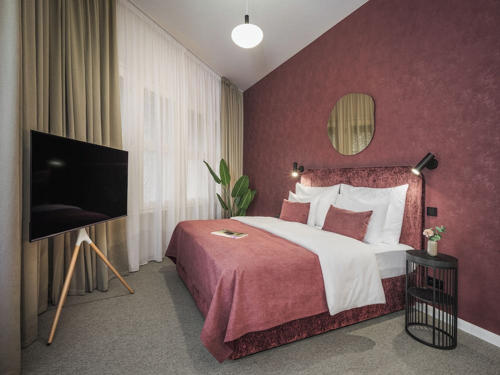 Crown Palace Apartments by Adrez Room Type - Comfort Studio