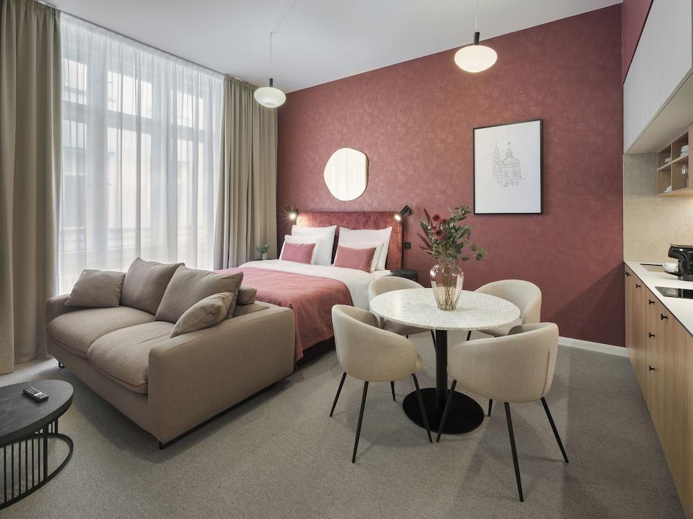 Crown Palace Apartments by Adrez Room Type - Family Studio