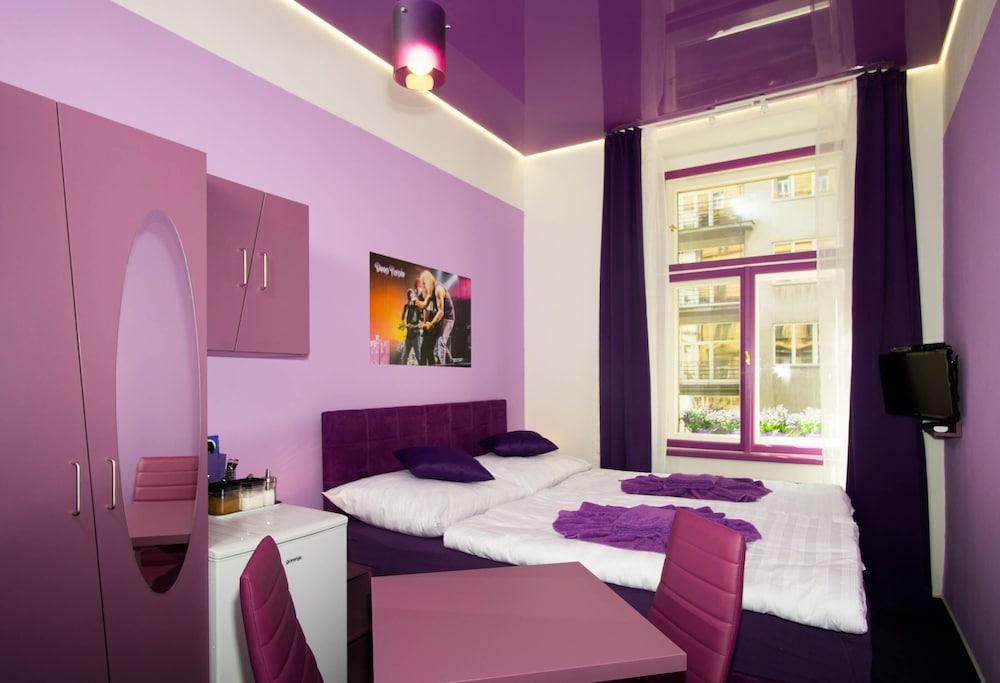 Apartment Colours Prague Center Room Type - Design Double Room (Purple)