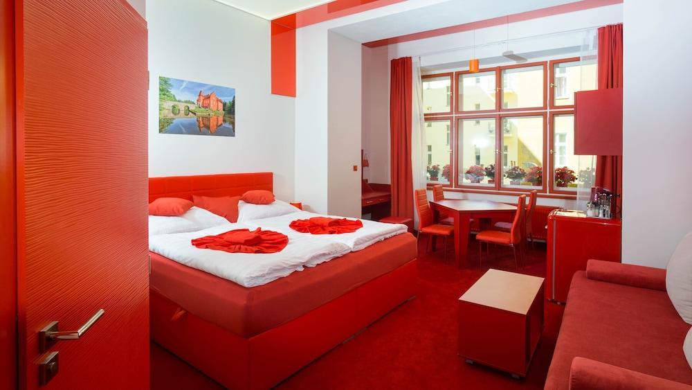 Apartment Colours Prague Center Room Type - Design Double Room (Red)