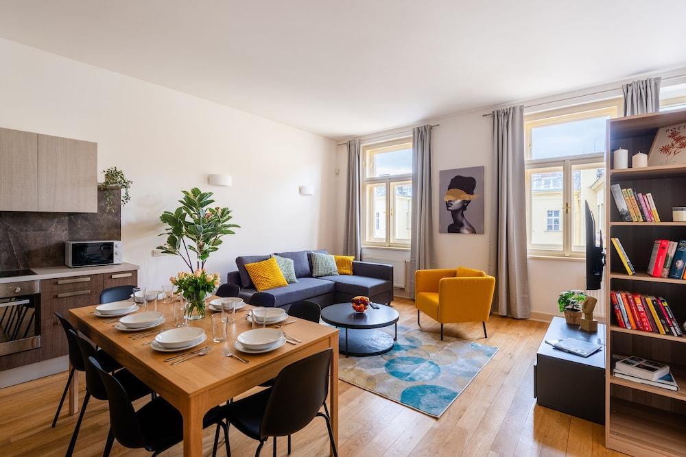 Luxurious apartment on Castle Square - Tap to explore photos