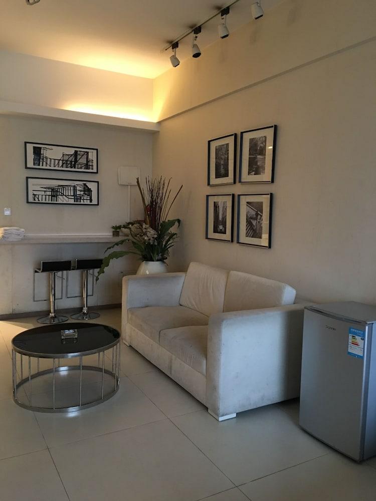 Central international apartment - Tap to explore photos