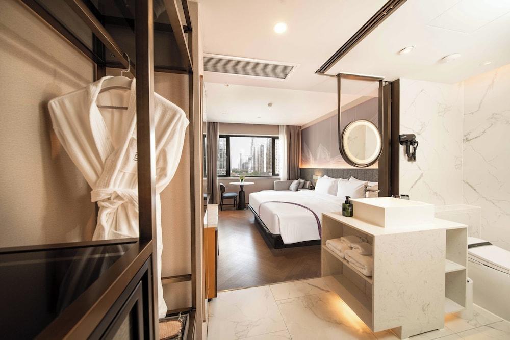 IMPERIAL TRADERS ELONG HOTEL Room Type - Standard Double Room