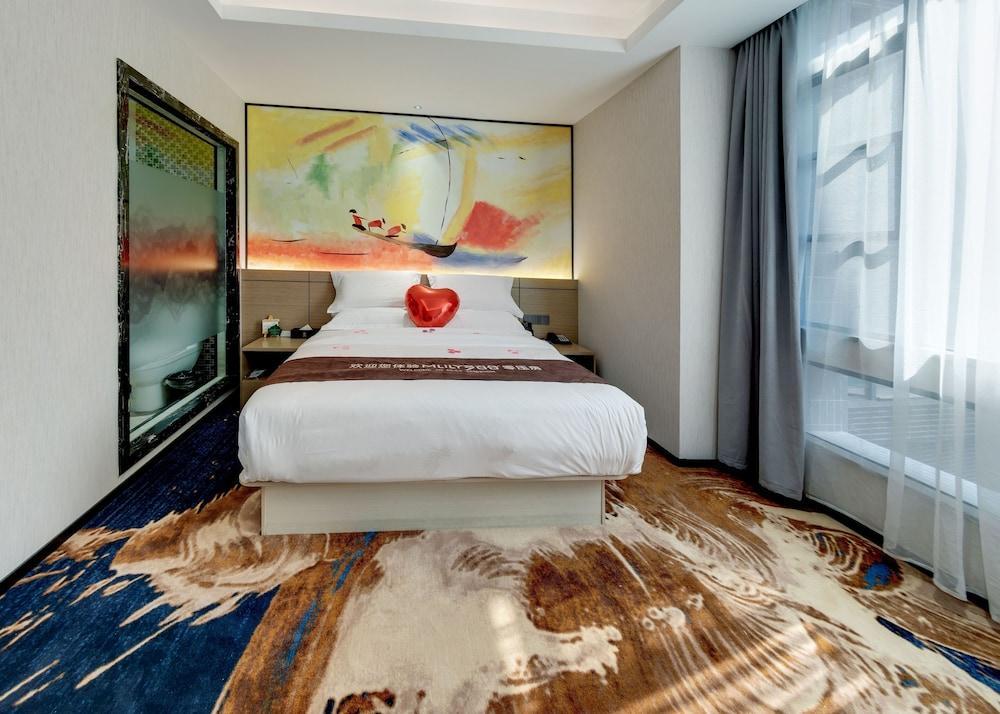 W Kardon Hotel - Tap to explore photos