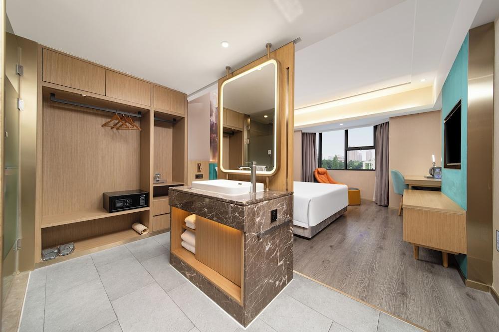K-house Hotel Room Type - Deluxe Room