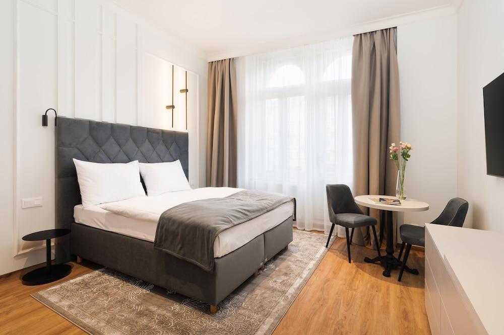 NOBILIS RESIDENCE Room Type - Superior Apartment, Balcony (square view)