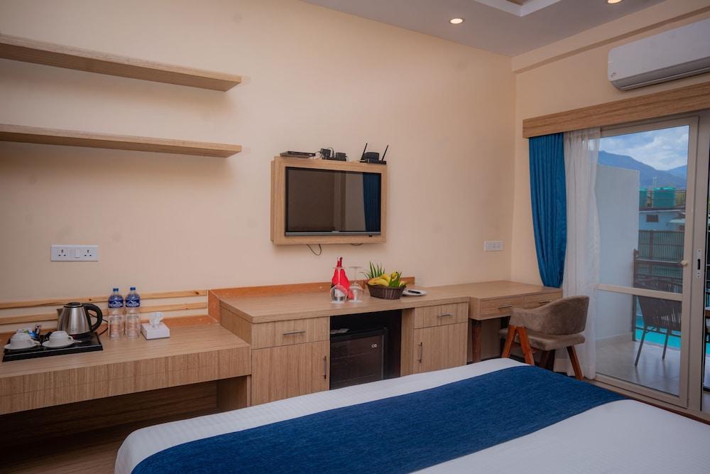 Majestic Lake Front Hotel and Suites Room Type - Superior Double or Twin Room