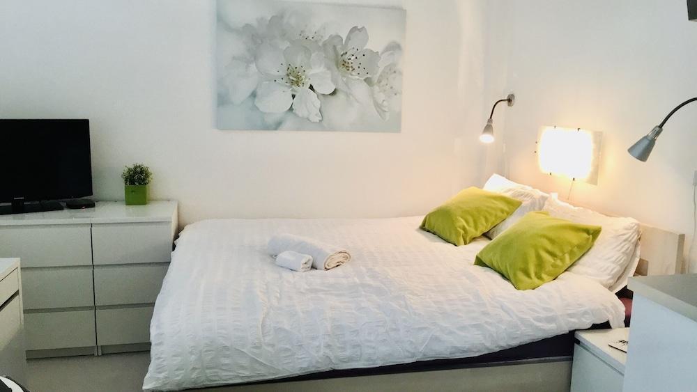 Hotel Flat in the Heart of Prague - Tap to explore photos